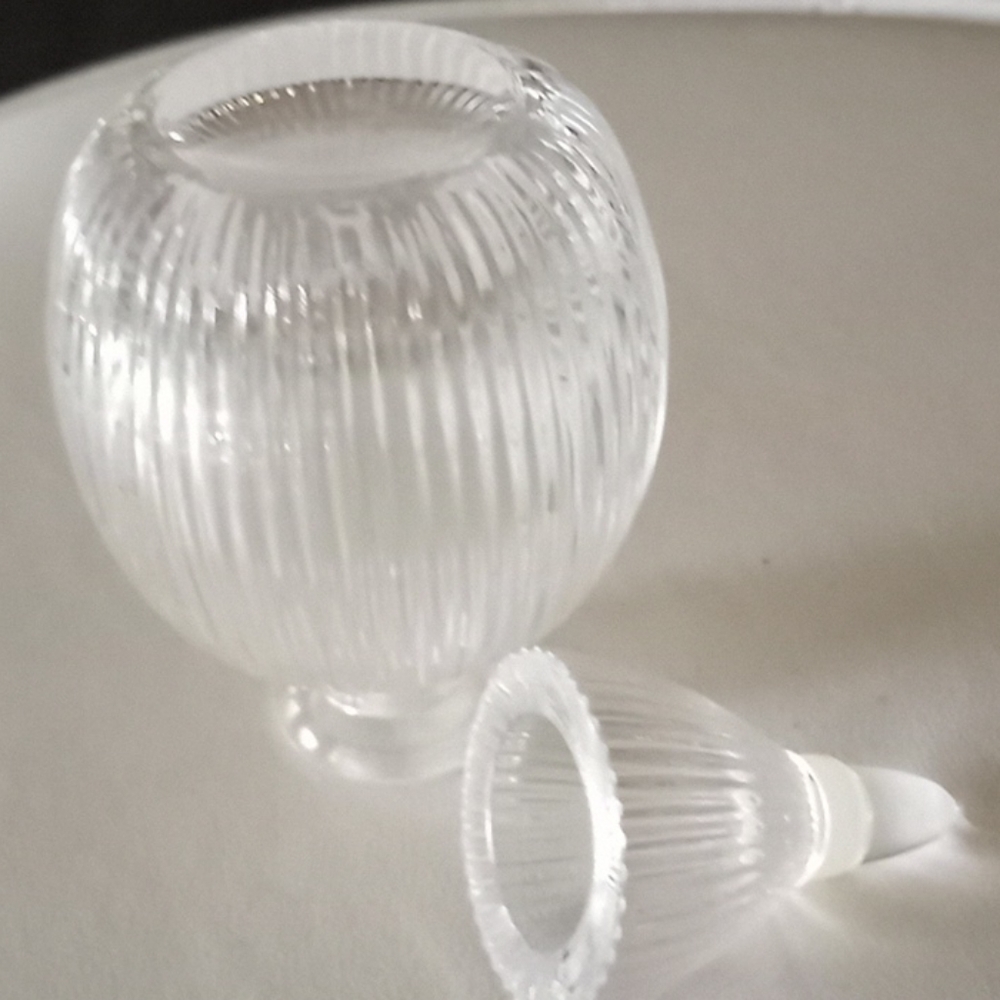 Oneida Lead Crystal Perfume Bottle 3.5 inches tall - Picture 5 of 5